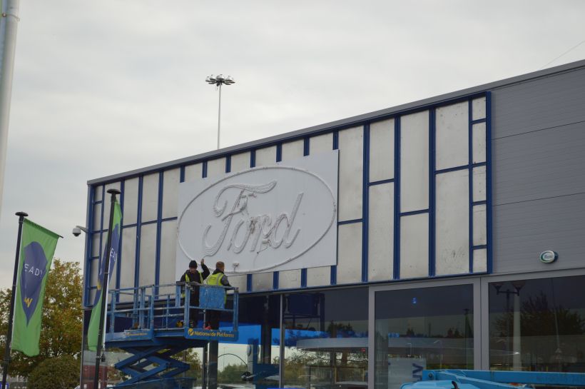 Trust Ford, Car Showroom, Castleford 12 Front Sign installation